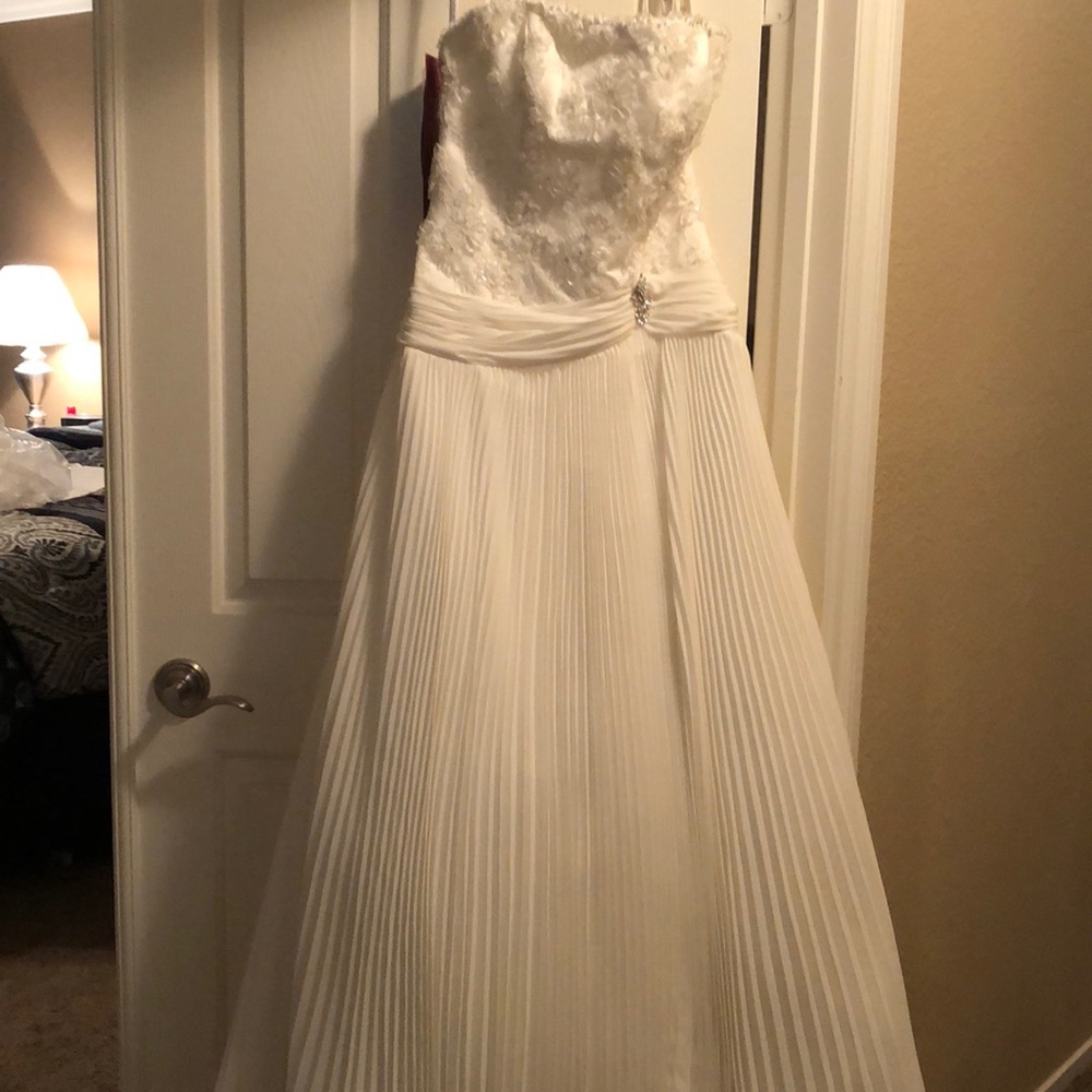 Alfred Angelo wedding Gown - Picture 7 of 7